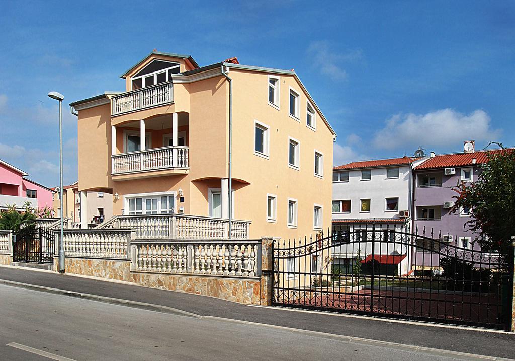 Apartment Vukadin Pula Eksteriør bilde